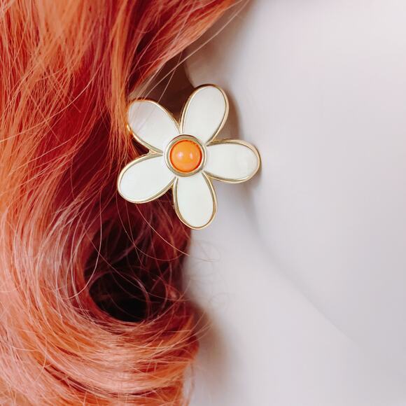 Signed Monet Mod Floral Brooch Earrings Set Gold Tone Enamel Vintage 1960s 1970s - Picture 3 of 12